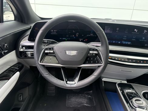 Used 2024 Cadillac Lyriq Sport AWD/4WD image 16