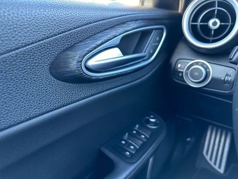 Used 2022 Alfa Romeo Giulia Sprint image 49