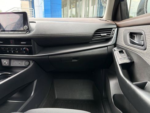 Used 2023 Nissan Rogue S AWD/4WD image 27