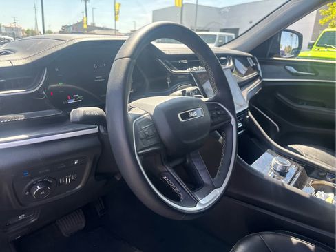 Used 2022 Jeep Grand Cherokee Limited 4xe image 17