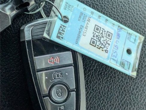 Used 2021 Ford Expedition XLT image 38