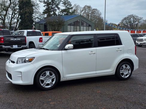 Used 2015 Scion xB image 29