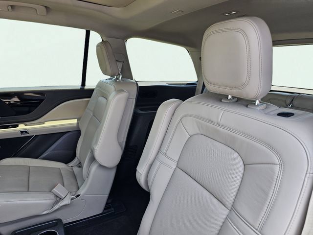 Used 2022 Lincoln Aviator Grand Touring w/ Elements Package Plus AWD/4WD image 34