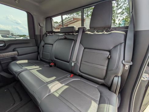 Certified 2023 GMC Sierra 3500 Denali w/ Denali Black Diamond Edition AWD/4WD image 7