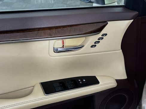 Used 2016 Lexus ES 350 w/ Navigation System Package image 15