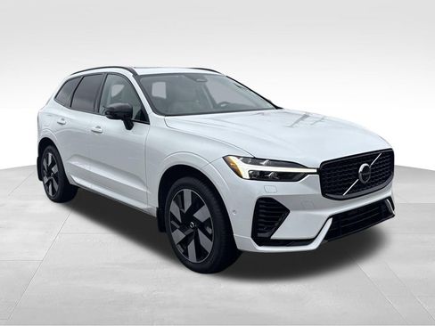 Used 2024 Volvo XC60 T8 Plus w/ Climate Package AWD/4WD image 32