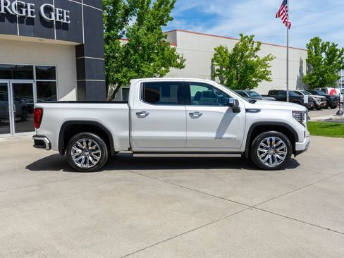 Used 2025 GMC Sierra 1500 Denali w/ Denali Reserve Package AWD/4WD image 8