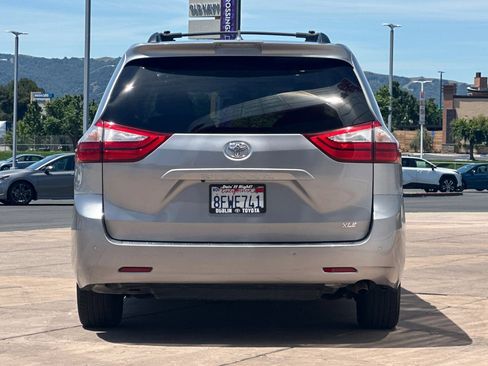 Certified 2018 Toyota Sienna XLE w/ XLE Navigation Package FWD image 6