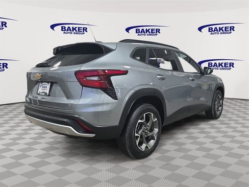 Used 2024 Chevrolet Trax LT w/ Driver Confidence Package image 5