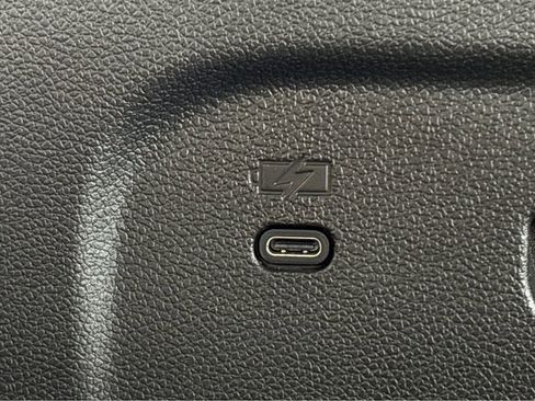 Used 2025 Buick Enclave Preferred FWD image 28