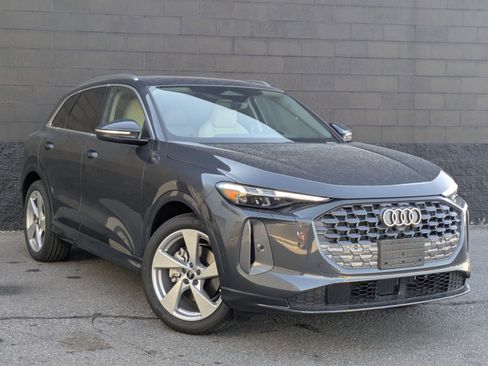 New 2025 Audi Q5 Prestige image 3