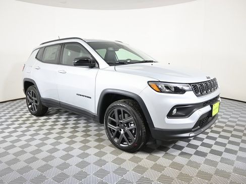 New 2026 Jeep Compass Latitude image 9