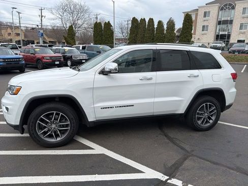 Used 2018 Jeep Grand Cherokee Limited AWD/4WD image 4