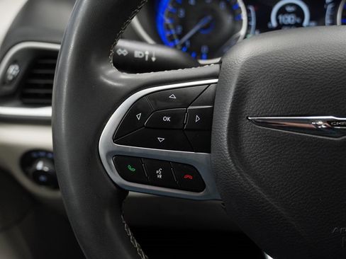 Certified 2023 Chrysler Pacifica Touring-L image 39