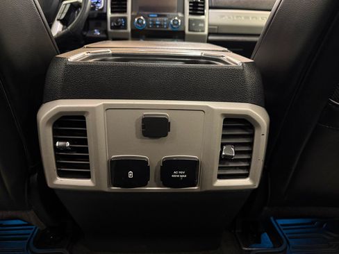 Used 2019 Ford F250 Lariat w/ Lariat Ultimate Package AWD/4WD image 27