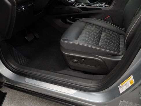Used 2023 Buick Envision Avenir AWD/4WD image 39