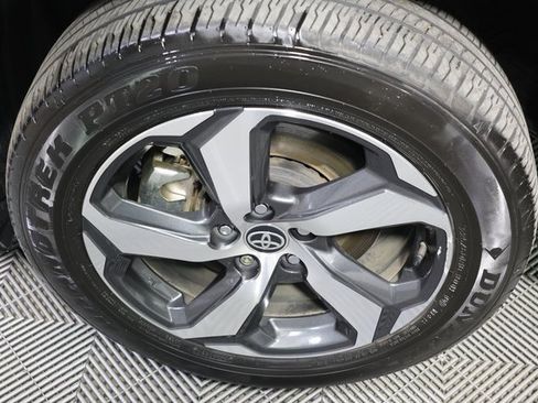 Used 2021 Toyota RAV4 SE image 26