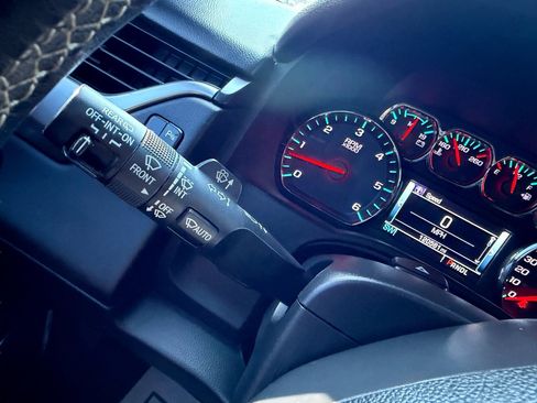 Used 2020 Chevrolet Suburban LT image 42