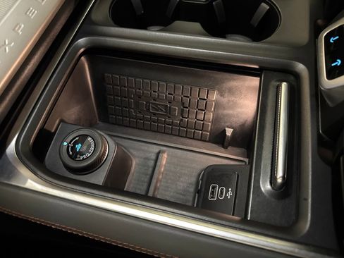Used 2025 Ford Expedition Max Active RWD image 25