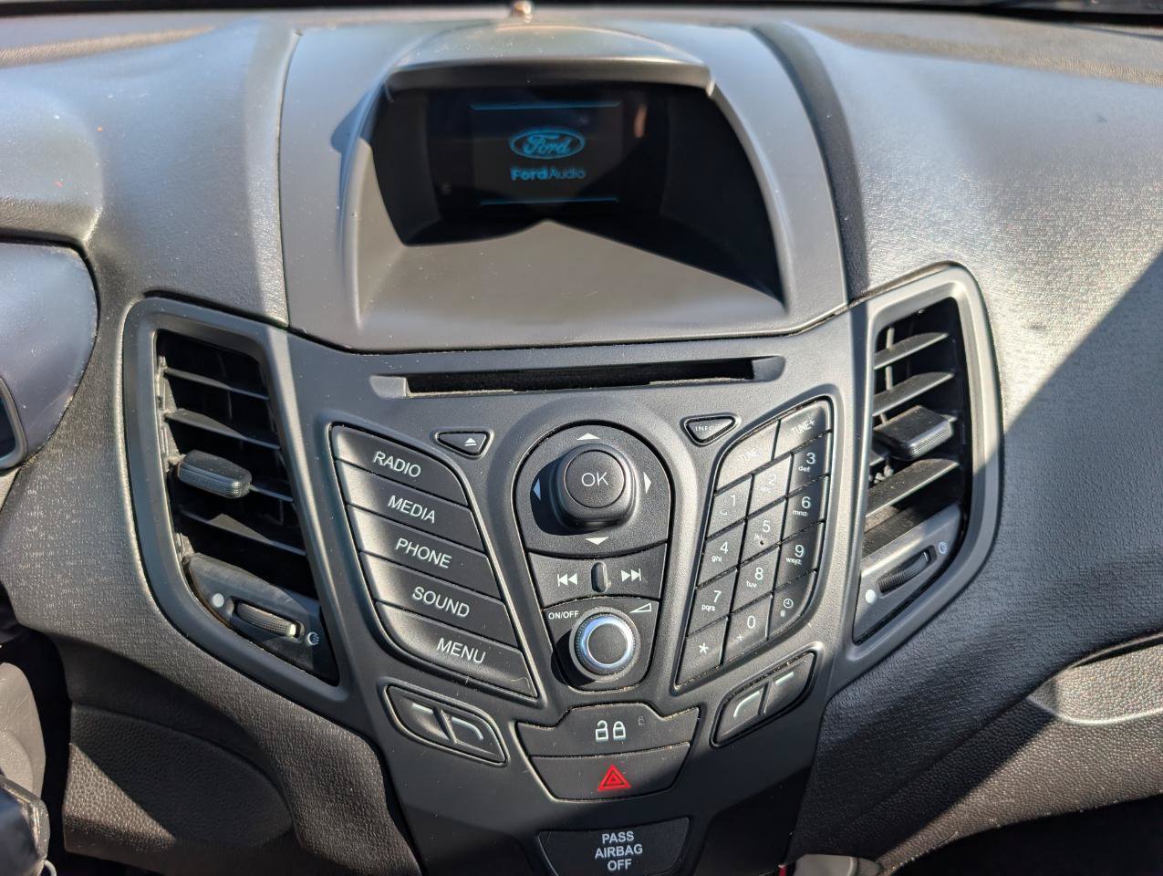 Used 2015 Ford Fiesta SE FWD image 21