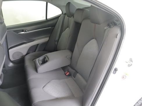 Used 2018 Toyota Camry LE FWD image 8