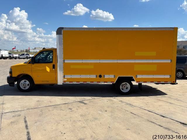Used 2022 GMC Savana 3500 Extended w/ Power Convenience Package RWD image 4