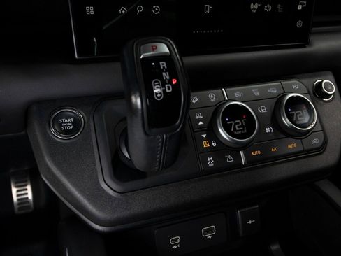 Used 2023 Land Rover Defender 90 V8 image 30