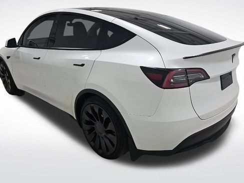 Used 2022 Tesla Model Y Performance AWD/4WD image 9