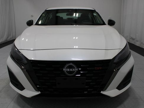 Used 2024 Nissan Altima 2.5 SR FWD image 3