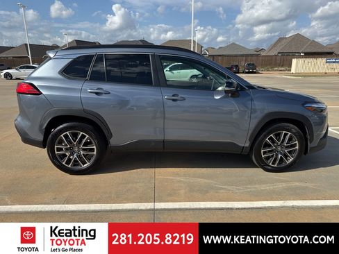 Used 2026 Toyota Corolla Cross XLE image 8