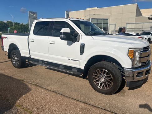 Used 2017 Ford F250 Lariat w/ Lariat Value Package AWD/4WD image 35
