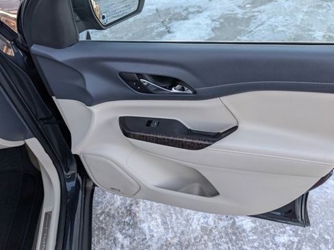 Used 2022 GMC Acadia Denali image 34