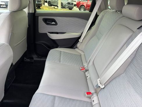 Used 2023 Nissan Rogue SV image 32