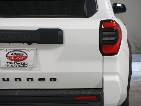 Certified 2025 Toyota 4Runner SR5 AWD/4WD image 10