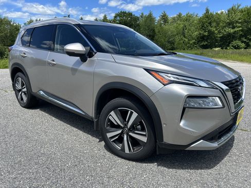 Used 2023 Nissan Rogue Platinum w/ Platinum Premium Package AWD/4WD image 3