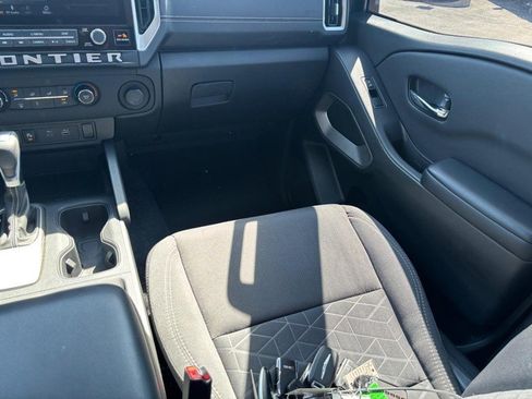 Used 2025 Nissan Frontier SV AWD/4WD image 18