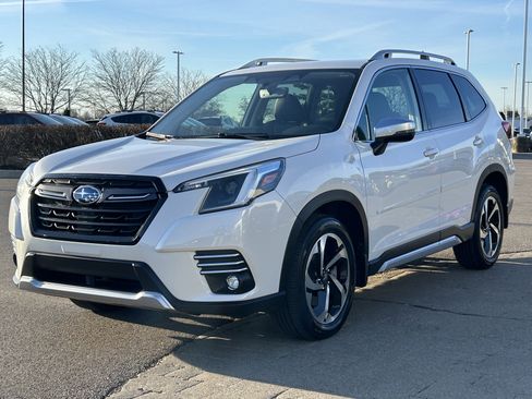 Used 2024 Subaru Forester Touring w/ Pop Package 2 image 3