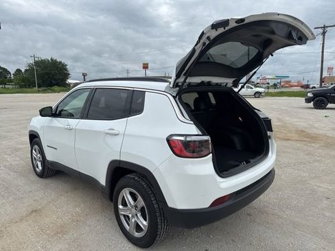 Used 2024 Jeep Compass Latitude AWD/4WD image 3