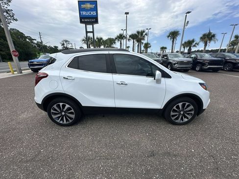 Used 2021 Buick Encore Preferred w/ Safety Package FWD image 17