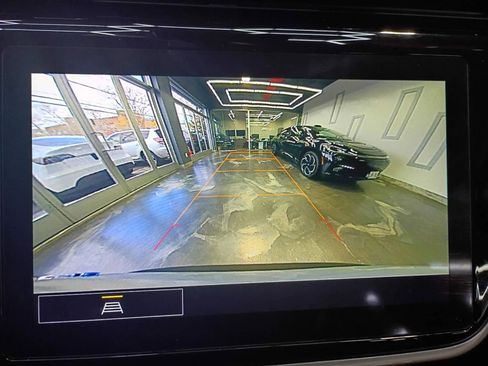 Used 2022 Chevrolet Bolt EUV LT w/ Convenience Package image 16