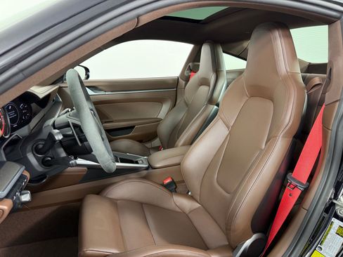 Used 2024 Porsche 911 Carrera 4S image 5