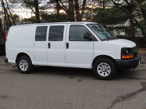 Used 2013 Chevrolet Express 1500 image 7