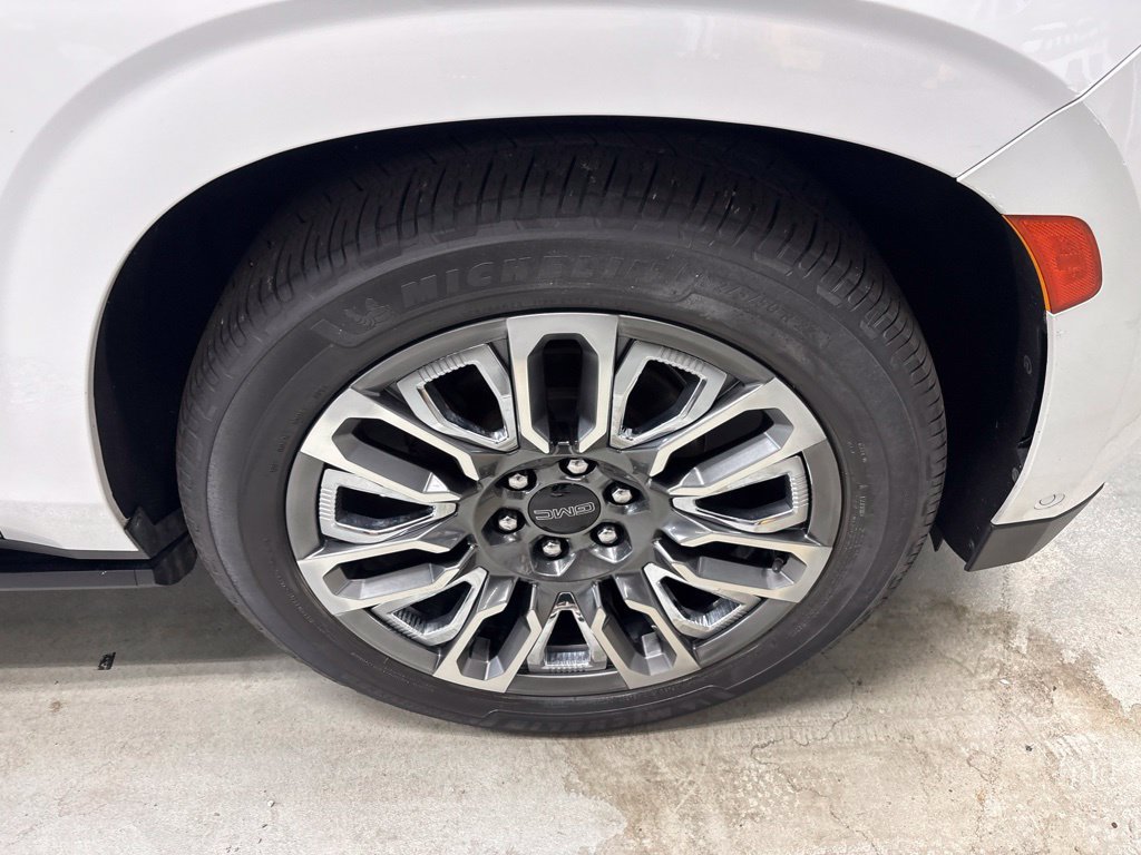 Used 2023 GMC Yukon Denali Ultimate AWD/4WD image 4
