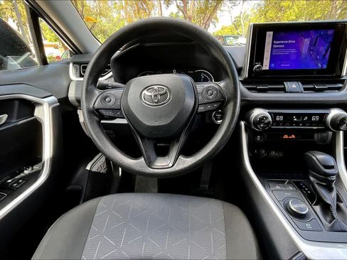 Used 2025 Toyota RAV4 XLE image 6