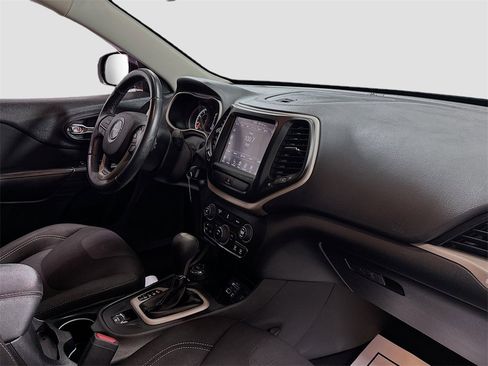 Used 2017 Jeep Cherokee Latitude w/ Comfort & Sound Group image 24