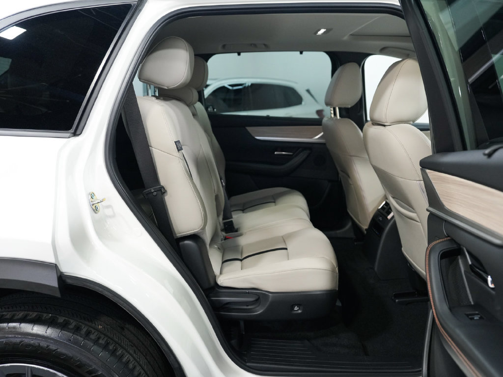 Used 2025 MAZDA CX-90 Plug-In Hybrid w/ Preferred AWD/4WD image 36