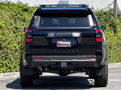 New 2026 Toyota 4Runner SR5 AWD/4WD image 5