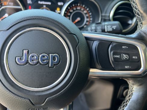 Used 2021 Jeep Wrangler Unlimited Sahara AWD/4WD image 30