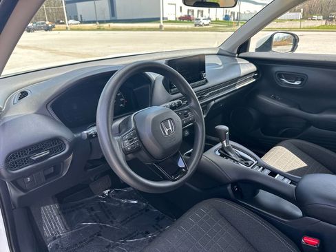 Used 2024 Honda HR-V LX image 11