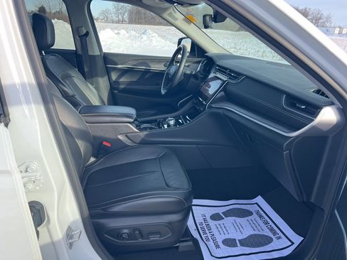 Used 2022 Jeep Grand Cherokee Limited image 29